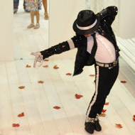 Successo e curiosit  per la presenza del piccolo Michael Jackson allo stand di Artigli Girl e CR 68 durante Pitti Bimbo 71