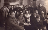 Un momento di una conferenza alla Galleria Vannucci, 1963