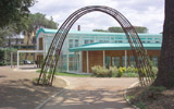 Robert Morris, Gate (acciaio cor-ten e glicine, mt 8,60 x h 5,60), 2005, Padiglione per l'Emodialisi dell'Ospedale di Pistoia | photo Kehho Casati