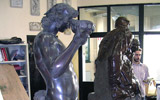 Un momento della fase di patinatura delle undici repliche in bronzo delle opere di Michelangelo Buonarroti