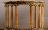 Luigi Valadier, «Deser di Carlo IV: Esedre colonnate», 1778, pietre dure, bronzo, 33 x 47 x 27 cm, Madrid, Patrimonio Nacional, Palacio Real de Madrid, © Patrimonio Nacional