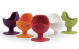 Bettina Di Virgilio, Giordano Redaelli, Nicola Zanetti, Egg Chair - portauovo ispirato alla sedia icona Ovalia degli anni '60,  Silicone Zone International (Decol), 2011