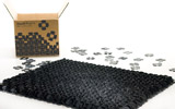 Uroborodesign, Quadrifoglio - tappeto formato da moduli a incastro ricavati da camere d’aria usate di camion, 2011