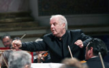 Il Maestro argentino-israeliano Daniel Baremboim durante il concerto della Filarmonica della Scala nel Teatro dei Rinnovati a Siena il 6 settembre 2011 | © photo: Pietro Cinotti