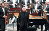 Il Maestro argentino-israeliano Daniel Baremboim durante il concerto della Filarmonica della Scala nel Teatro dei Rinnovati a Siena il 6 settembre 2011 | © photo: Pietro Cinotti