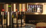 Il rivoluzionario wine serving system brevettato da Lorenzo Bencistà Falorni per la sua Enomatic: un sistema altamente tecnologico che consente di spillare il vino direttamente dalla bottiglia al bicchiere, mantenendo intatte le caratteristiche organolettiche del vino