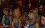 Tappa a Pistoia del pullman della Bellezza in movimento di Miss Italia 2011 | Il saluto del Sindaco Renzo Berti alle giovani miss