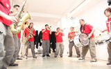 L'incursione musicale dei performer di Magicaboola Brass Band a «Noi per Voi per il Meyer onlus», serata di beneficenza nella Boutique Luisa - via Roma, a Firenze il 26 maggio 2011