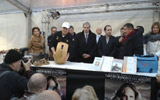 Il taglio della forma di parmigiano nell'ambito della Mostra Mercato del Tartufo Bianco a San Miniato, 10-25 novembre 2012