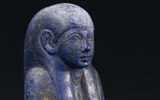 La dea Maat<br>III periodo intermedio, 1069-664 a.C. circa<br>lapislazzuli<br>Parigi, Musée du Louvre, Départment des Antiquités égyptiennes